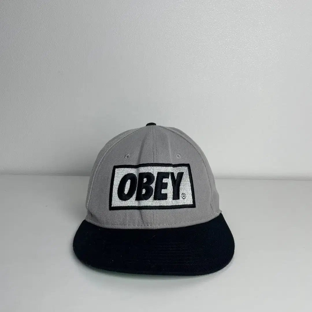 오베이 OBEY 스냅백 볼캡 모자