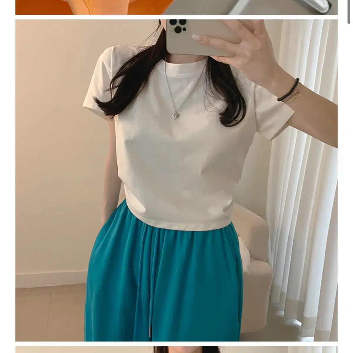 Very Cropped Short-Sleeved T-Shirt (White, Sora)