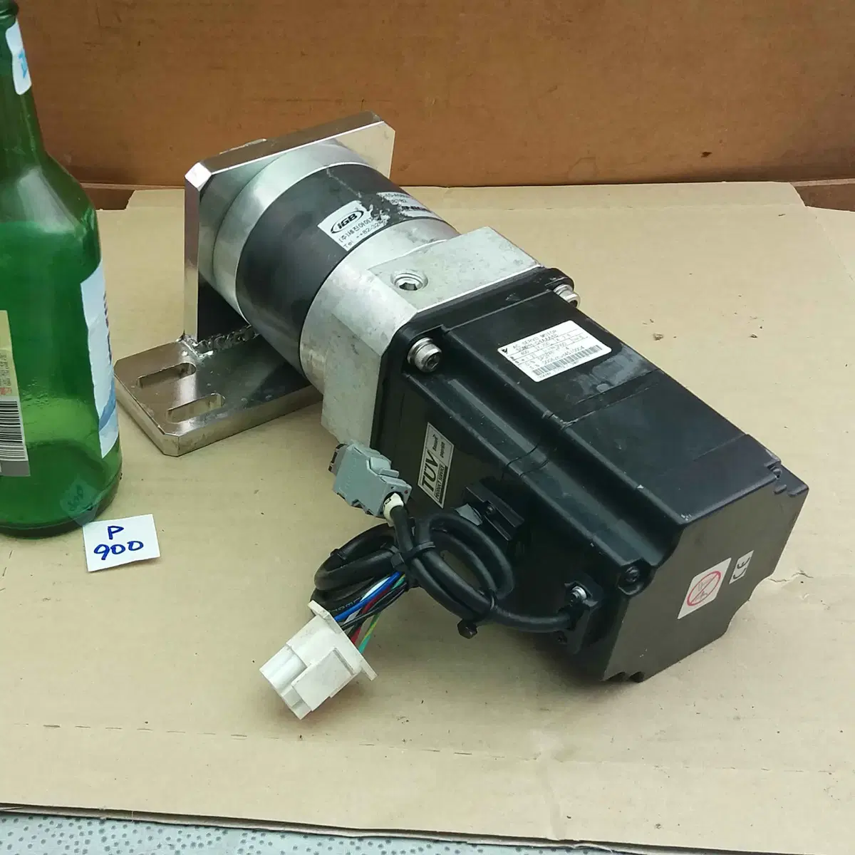 AC SERVO MOTOR SGMPH-04AAA4B 야스카와 P900