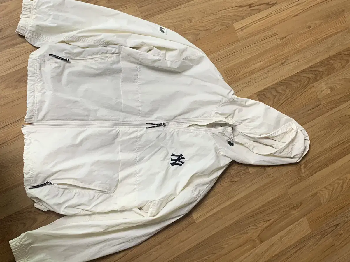 M.L.B. Windbreaker XL