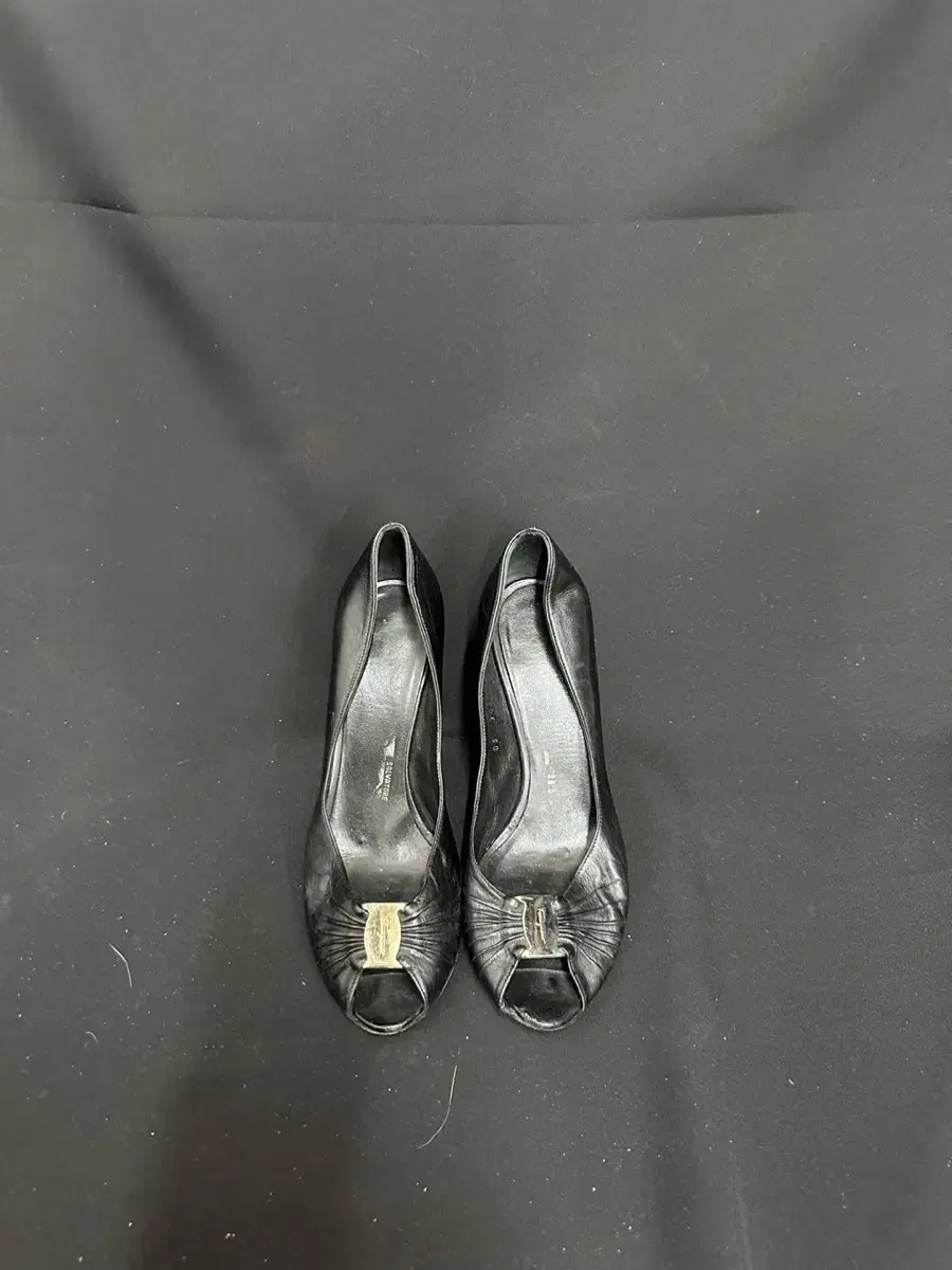 Ferragamo Silver Leather Women's Shoes Heel