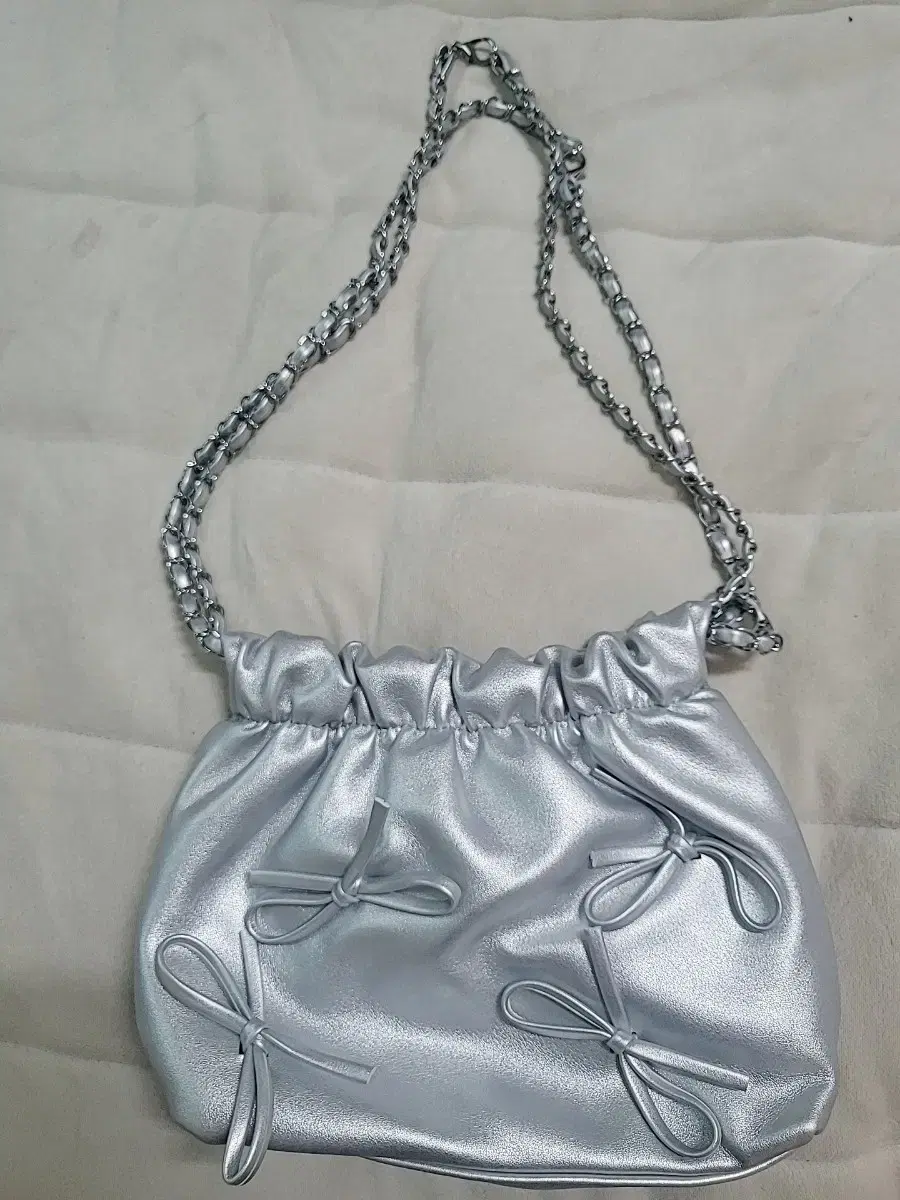 (New Product) Silver Ribbon Chain Bag