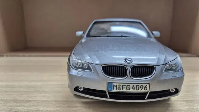 (1:18) 교쇼 bmw e60 다이캐스트 모형