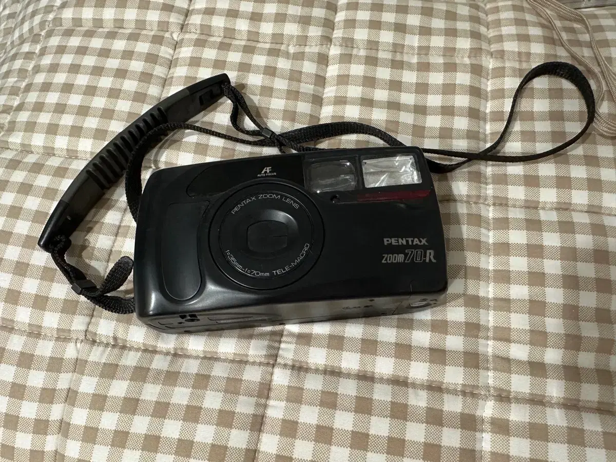 Film camera Pentax zoom 70r