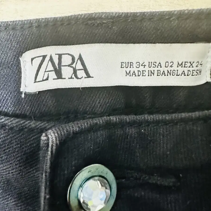 밑단 언발란스 ZARA 블랙진