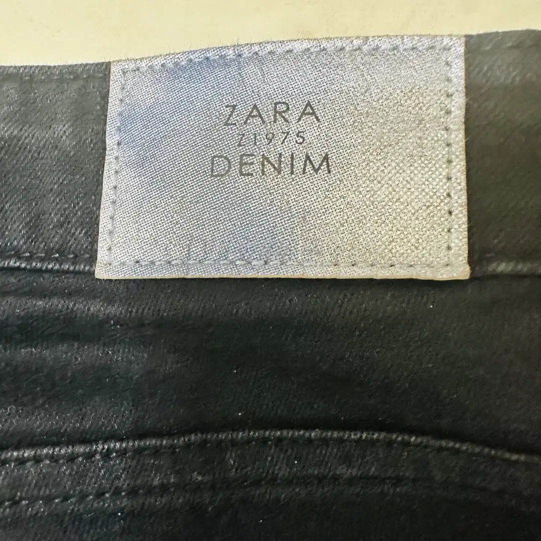 밑단 언발란스 ZARA 블랙진