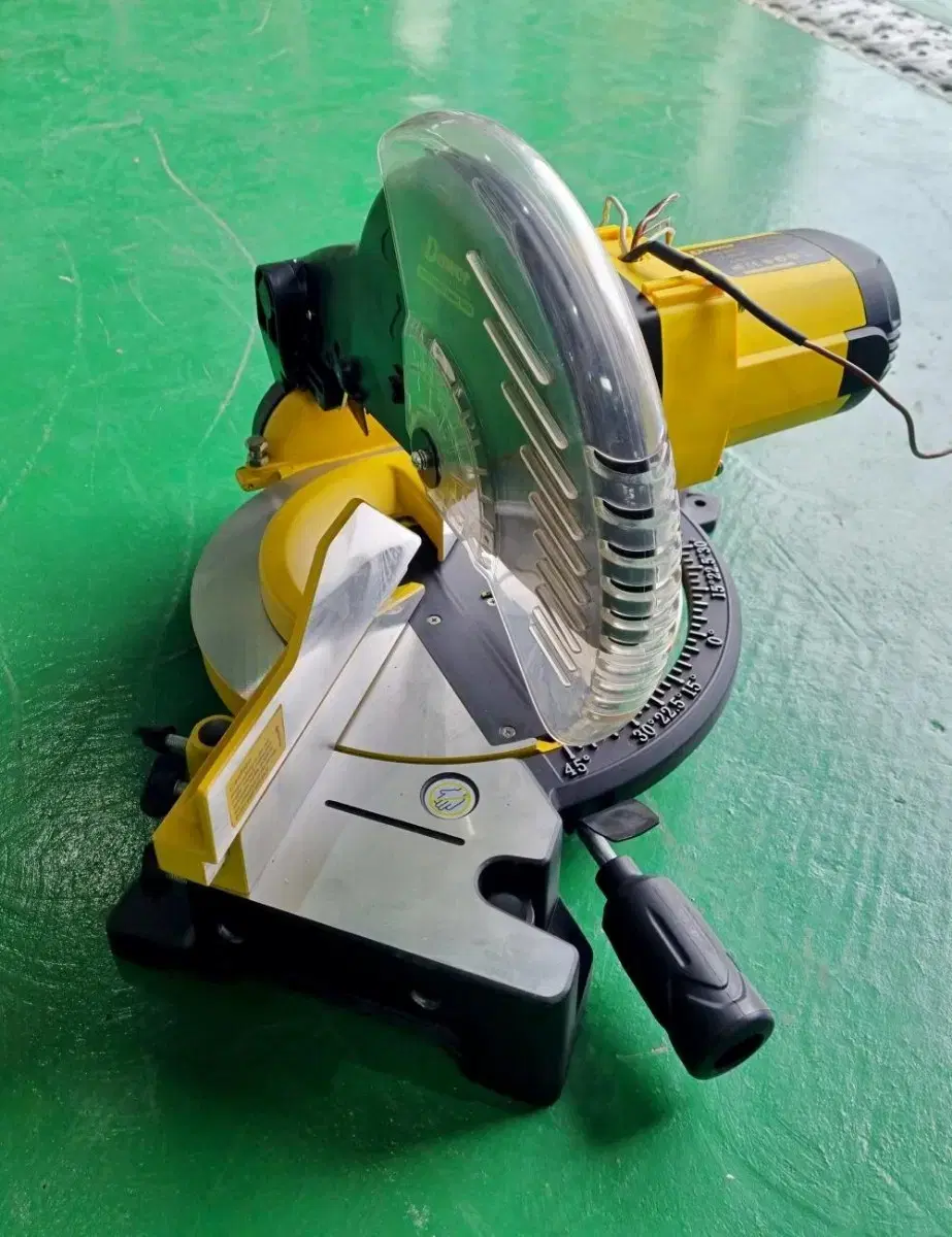 DAWER  Compound Miter Saw DW913 각도 절단기.