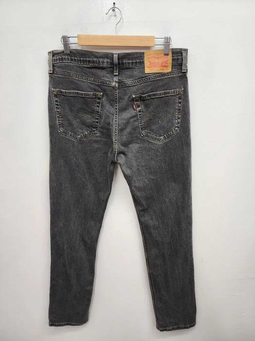 Levi's Men's Black Jin (34")