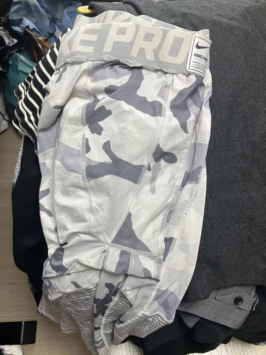 XL Nike Snow Camo Tights