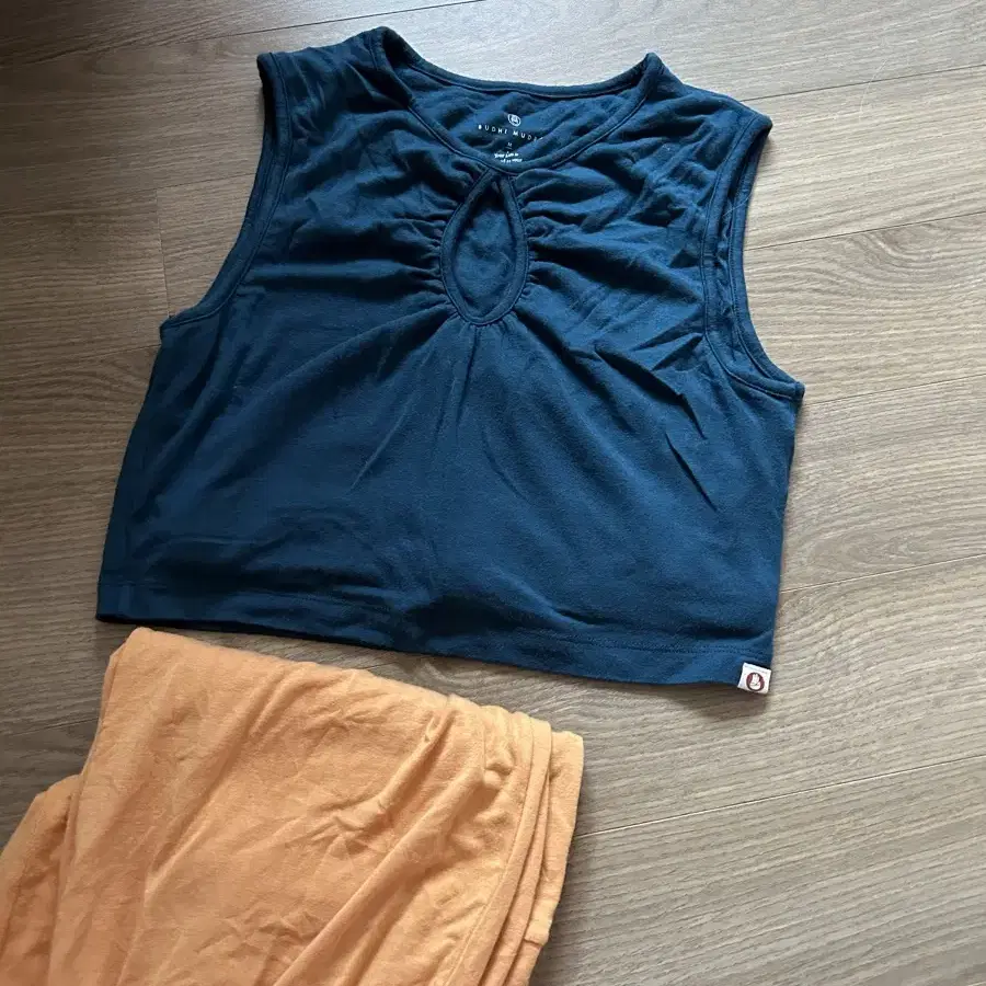 부디무드라 Ellipse tank top_Deep Dive M