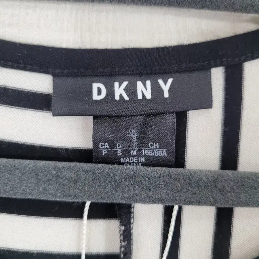 DKNY 여성 반팔티 S