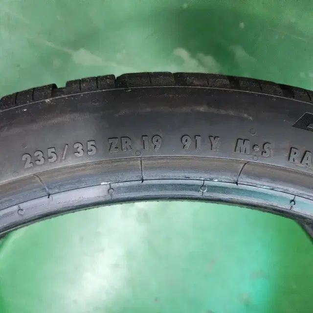 235/35R19 특A급 중고타이어 팜니다