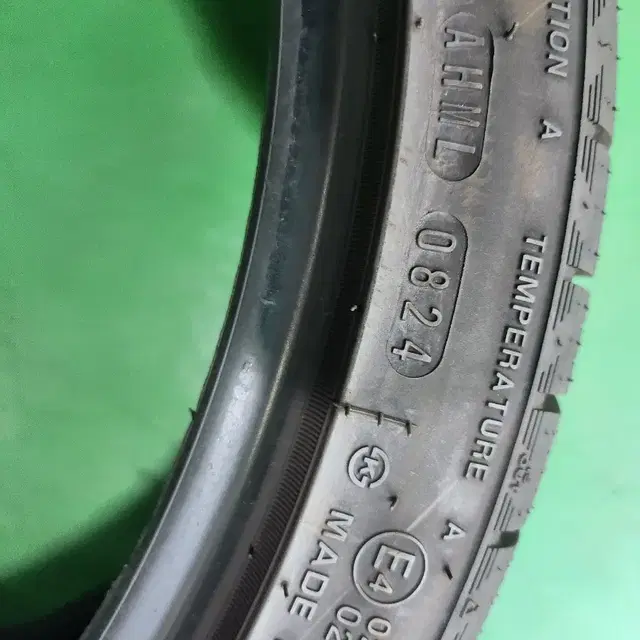 235/35R19 중고타이어팜니다