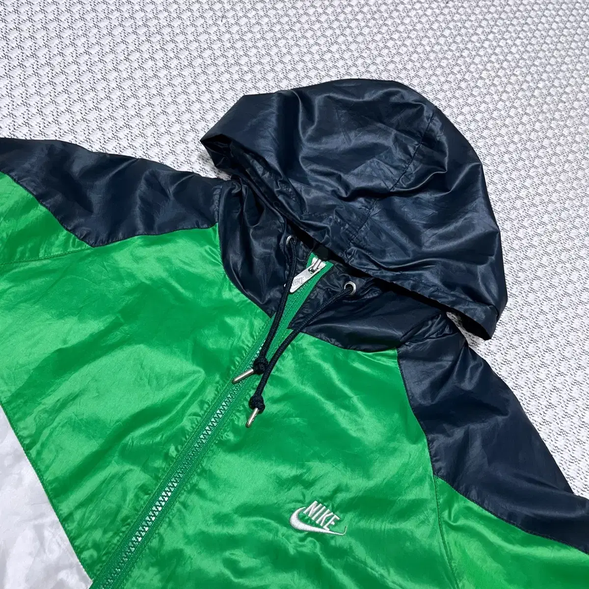 Nike Windrunner Jacket size L