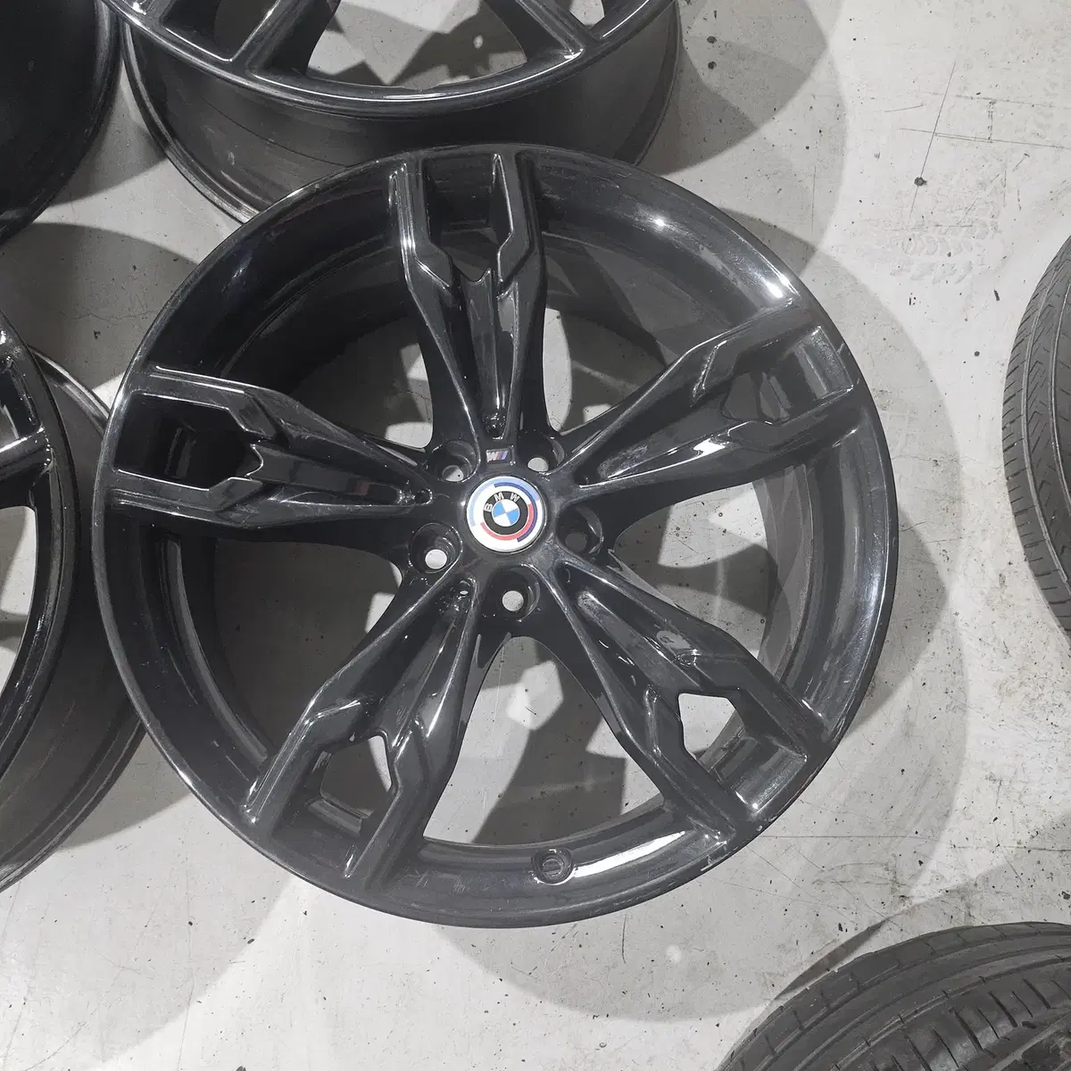 20인치BMW G30 5시리즈 순정 정품 668M 휠 타이어 한대분