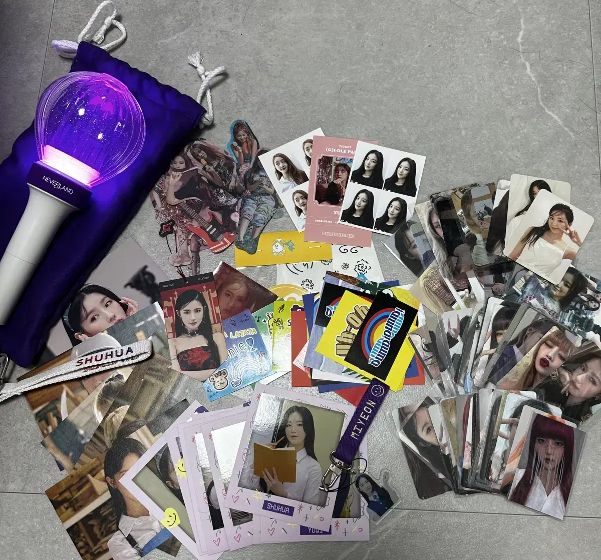 Gidle photo kards lightstick I sell them in bulk!