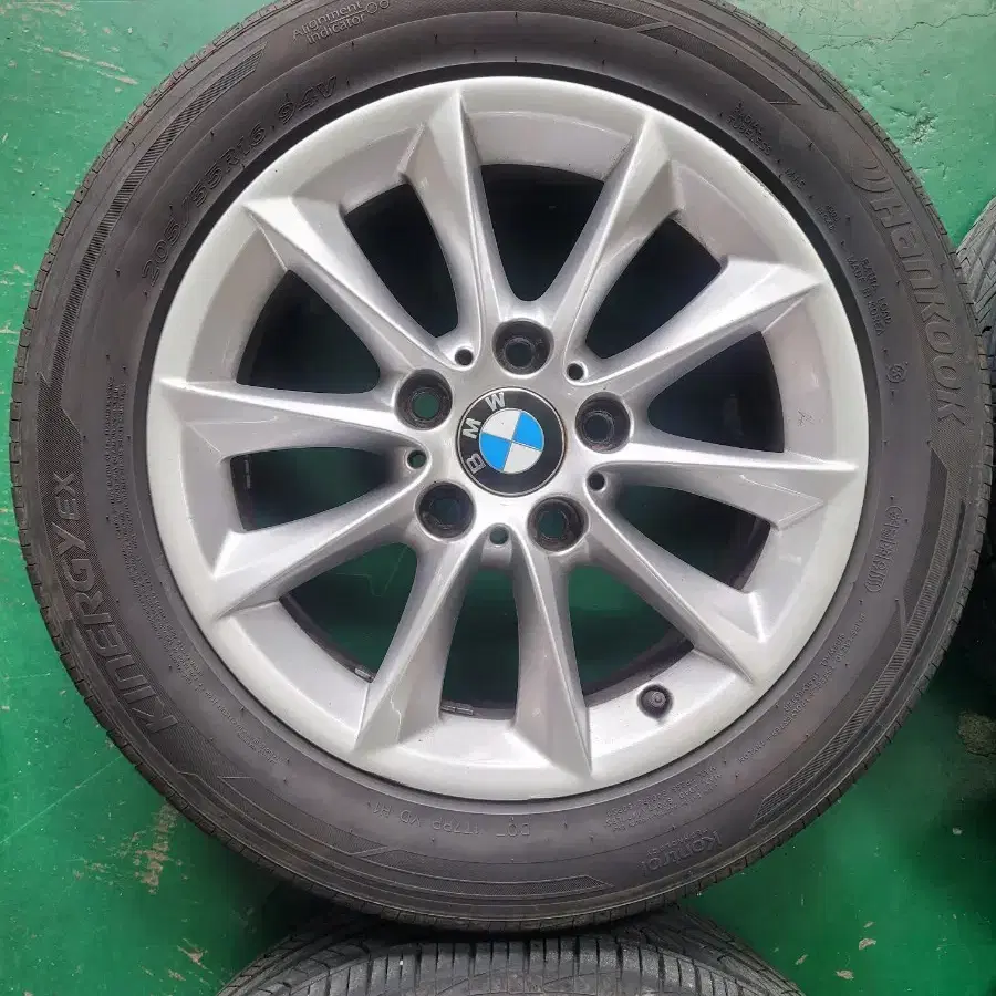 bmw 118d 16치휠타이어 판매합니다.