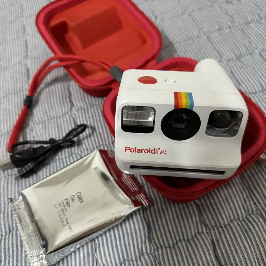 폴라로이드 고 필름카메라 polaroid go film camera