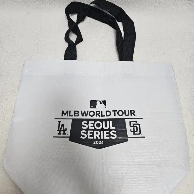 MLB 엠엘비 한정판 리유저블백 , 쇼핑백 종이가방 몽땅