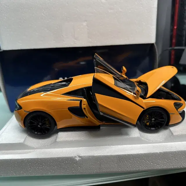 1:18 오토아트 맥라렌 570s 주황