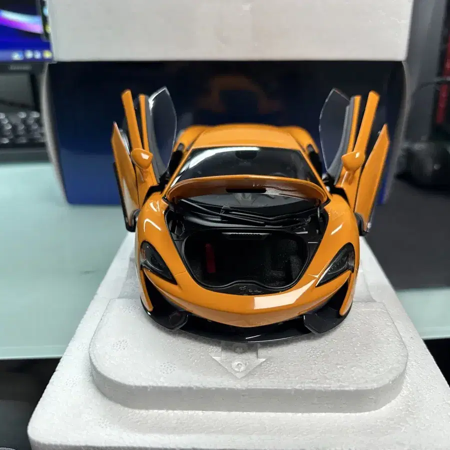 1:18 오토아트 맥라렌 570s 주황