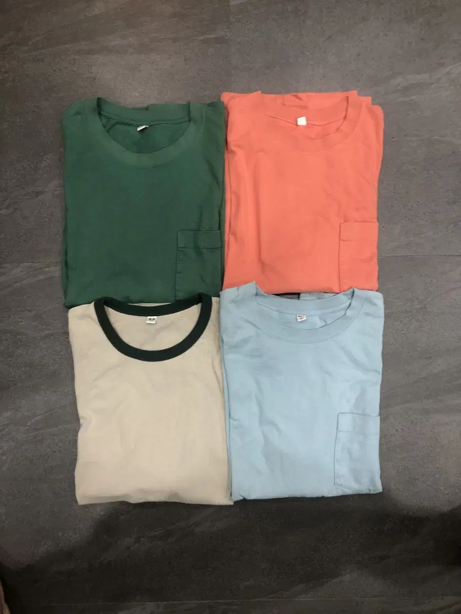 Uniqlo sells 3 pockets and a ringer bulk 