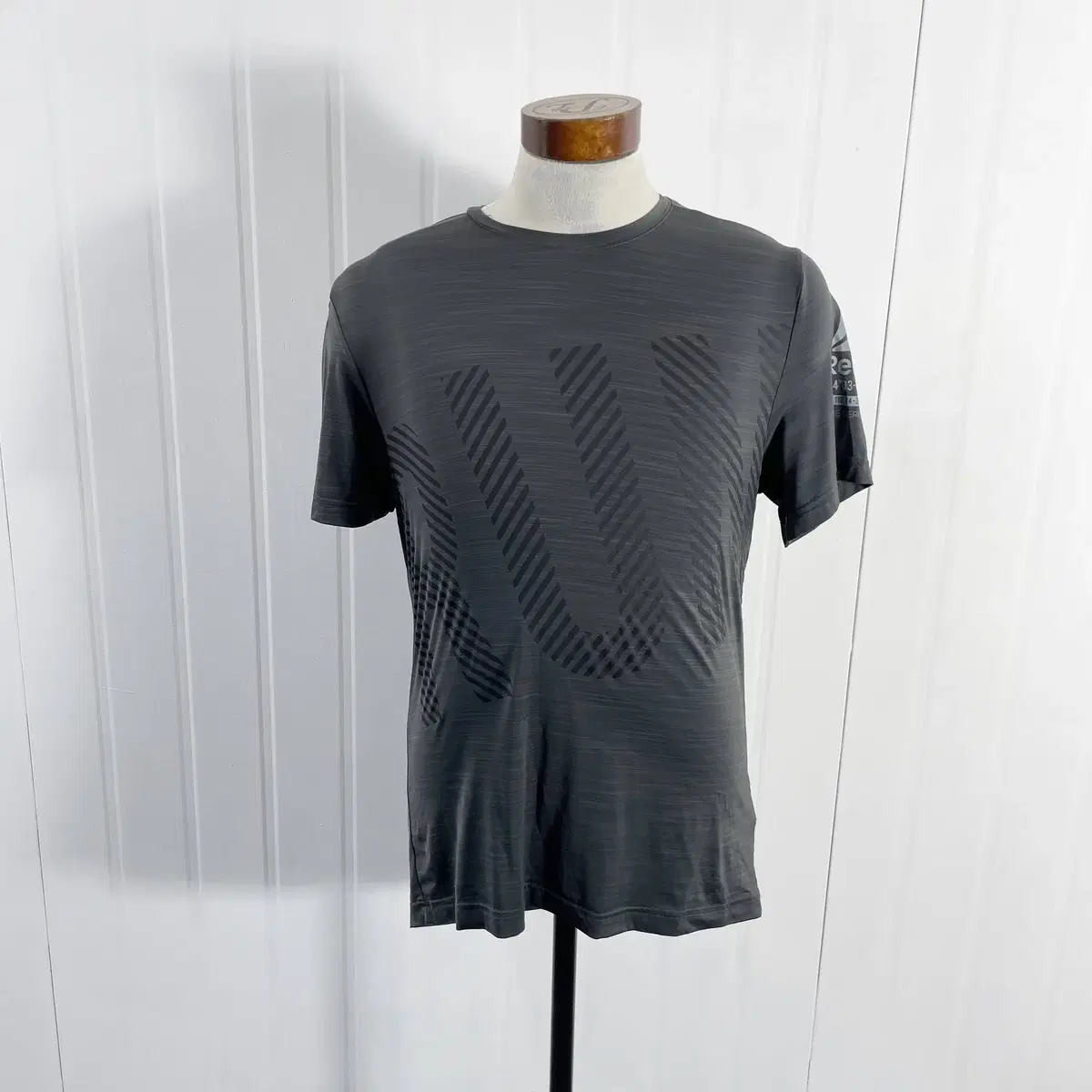 D2 Reebok Sport Vahn Short Sleeve Shirt Size 100