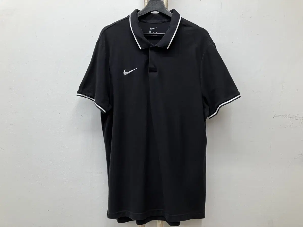 2. Nike Vahn Short-Sleeved Kara Tee XL (110)