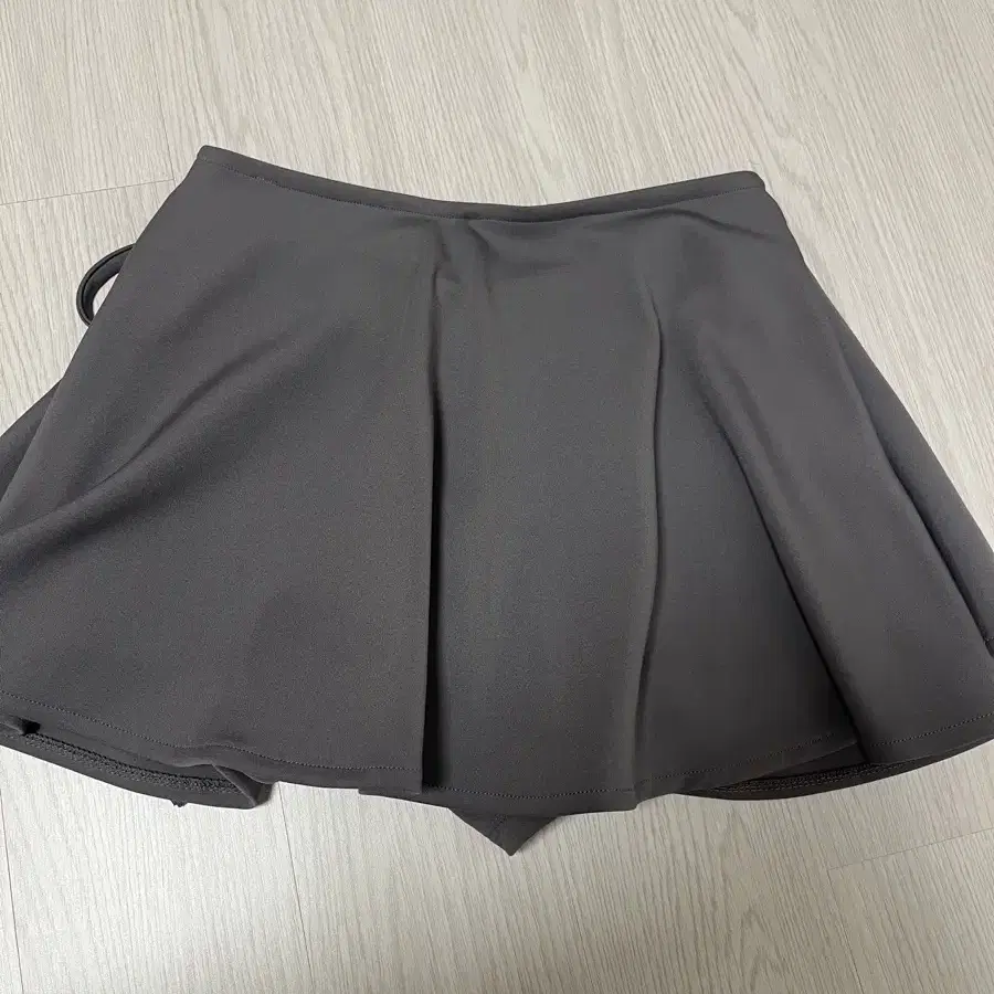 쓰리타임즈 athletic flared skirt