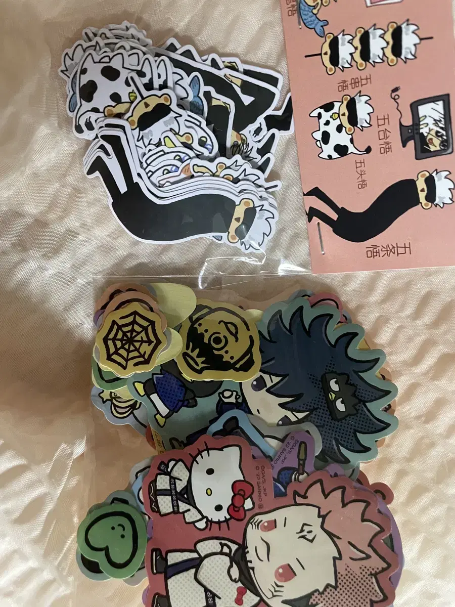 Zuu Rotation sticker wts(Gojo ,Sanrio)