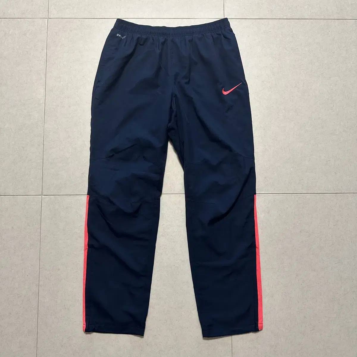 [size 34] Nike Woven Half-Training Pants Navy & Pink