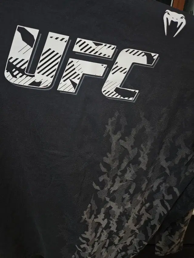 UFC 베넘 박준용 친필 싸인 운동복