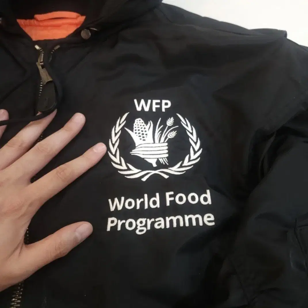 발렌시아가 WFP 라이트 후드 봄버 자켓 바시티