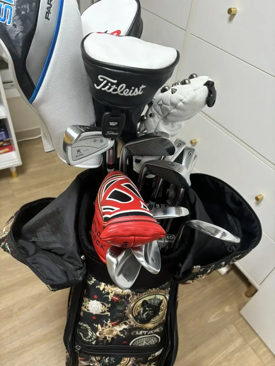 full set, including Miura TSR, a luxury golf club, is on sale at a discount.