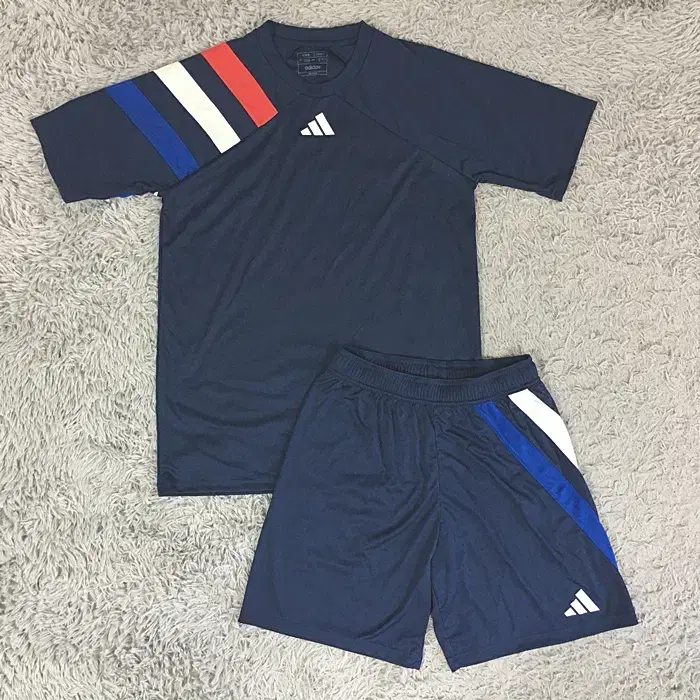 Adidas Short Sleeve Training Setup M Waist24