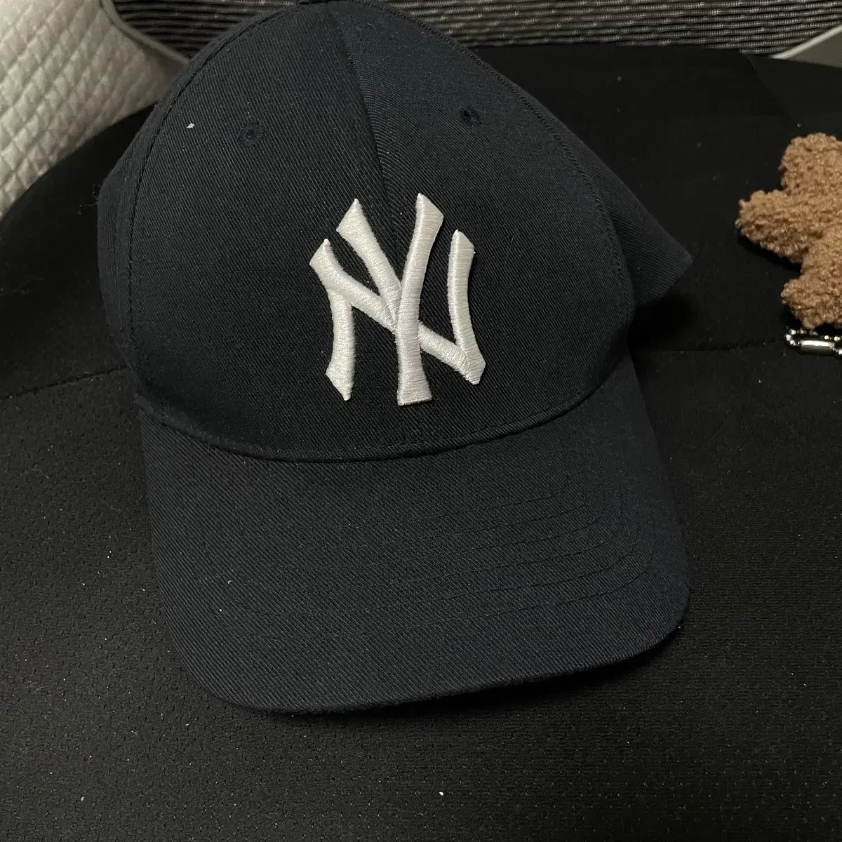 MLB baseball cap, navy