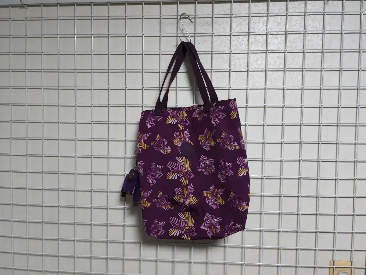 Keyring Shoulder Bag (Women)