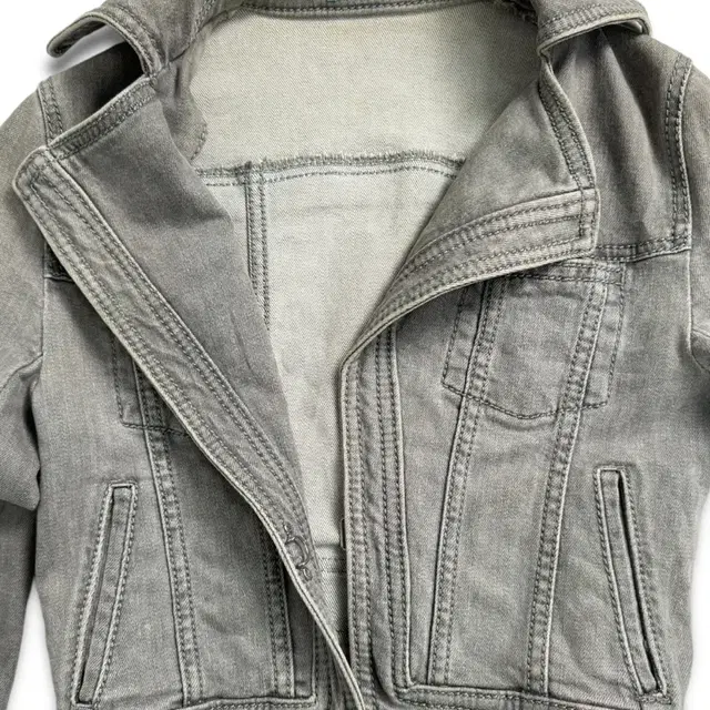 vintage stonewashed cropped denim jacket