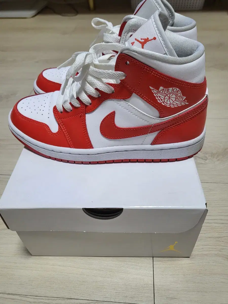 Nike Women's Air Jordan 1 Mid Red