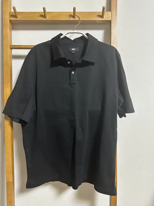 DKNY 22SS 블랙 면혼방 반팔카라티(105)