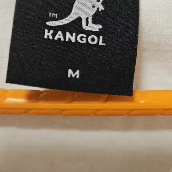 킹골 KANGOL 반팔티 입니다.