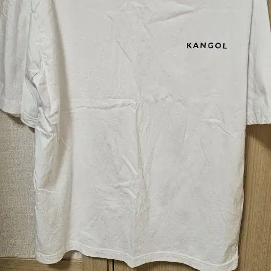 킹골 KANGOL 반팔티 입니다.