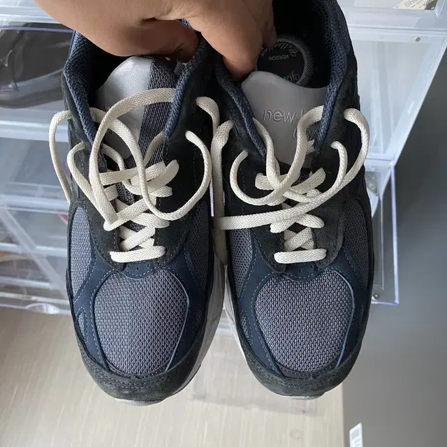 뉴발란스 x kith 990v3 제네시스 275 팝니다