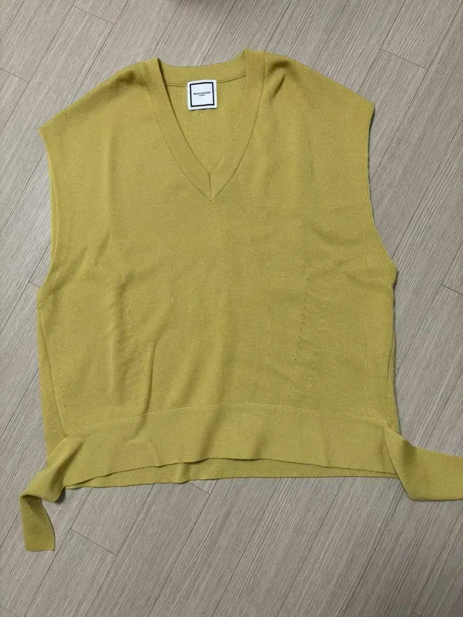 wooyoung mi 22ss yellow knit vest