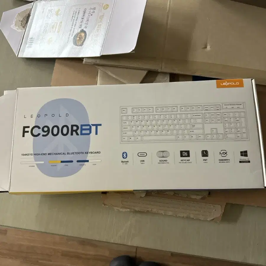 레오폴드 FC900RBT 적축 판매합니다