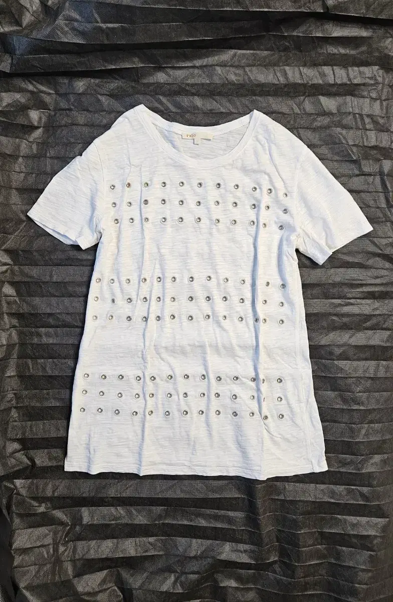 New Authentic Maje T-shirt, great fit, very comfortable, sizes 55 to slim 77