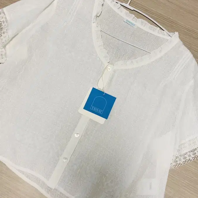 타낫 patch crop blouse 패치 크롭 블라우스