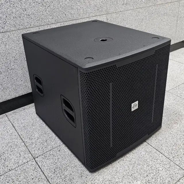 서브우퍼 에릭제품입니다... JBL SRX718s와 비교해보세요