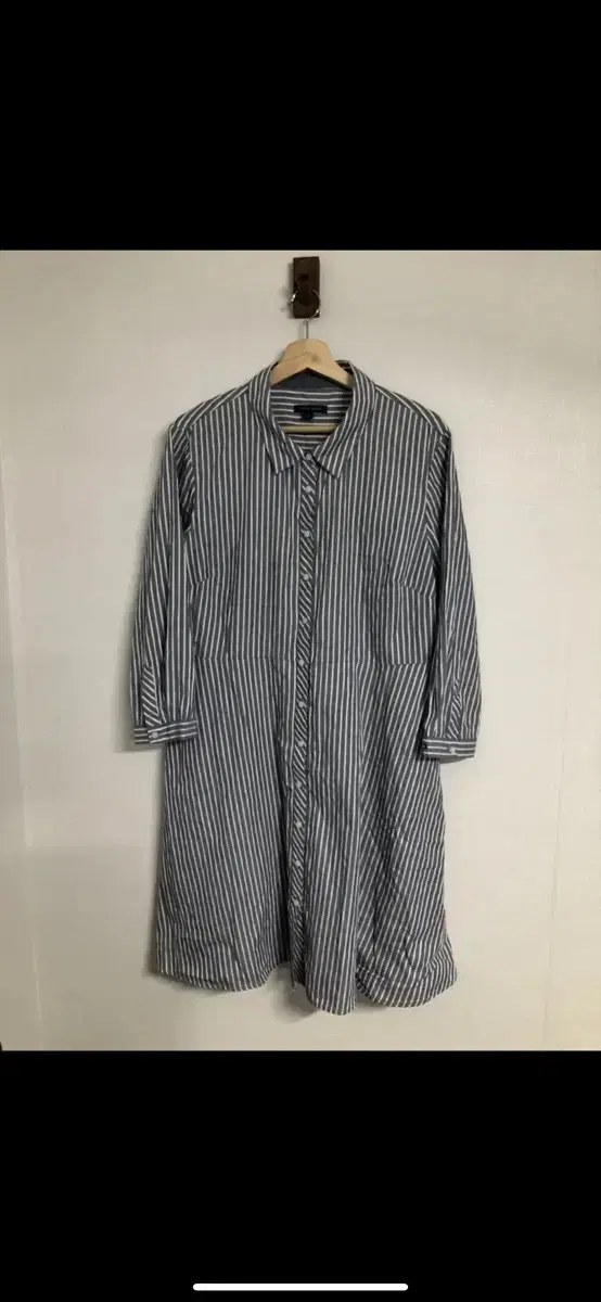 (16) Tommy Hilfiger Women's Long Shirt