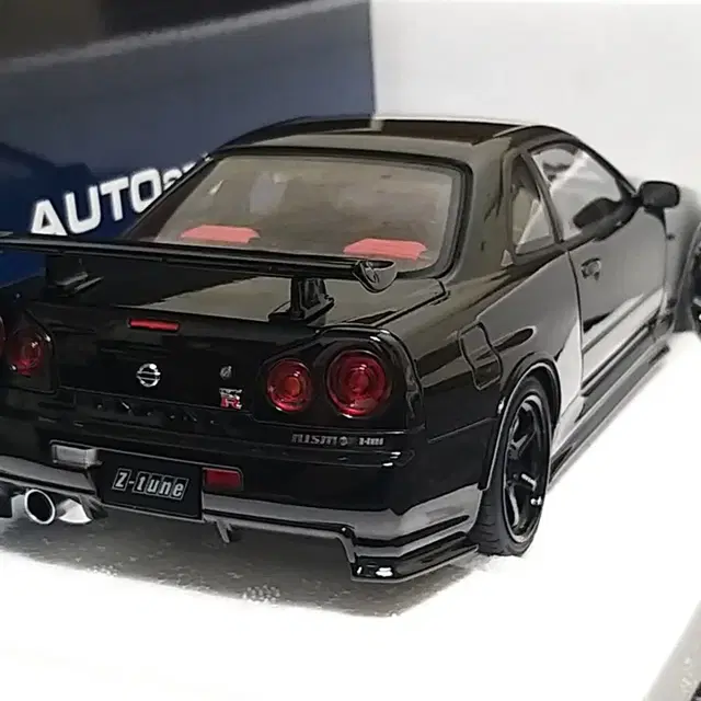 오토아트 R34 Nismo Z-Tune 1 18 다이캐스트